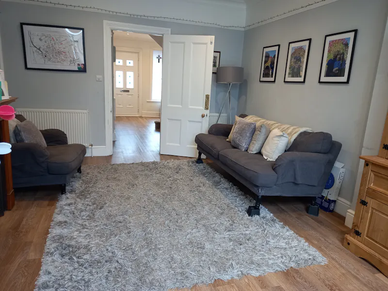 Living Room at Carshalton family house, D2627 (photo 10)
