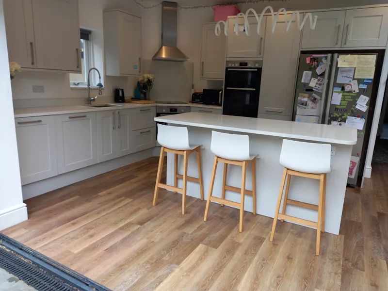 Kitchen at Carshalton family house, D2627 (photo 15)