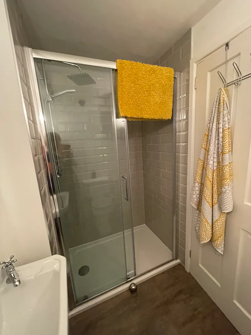 Shower at Open Plan Brighton Apartment , F1218 (photo 12)