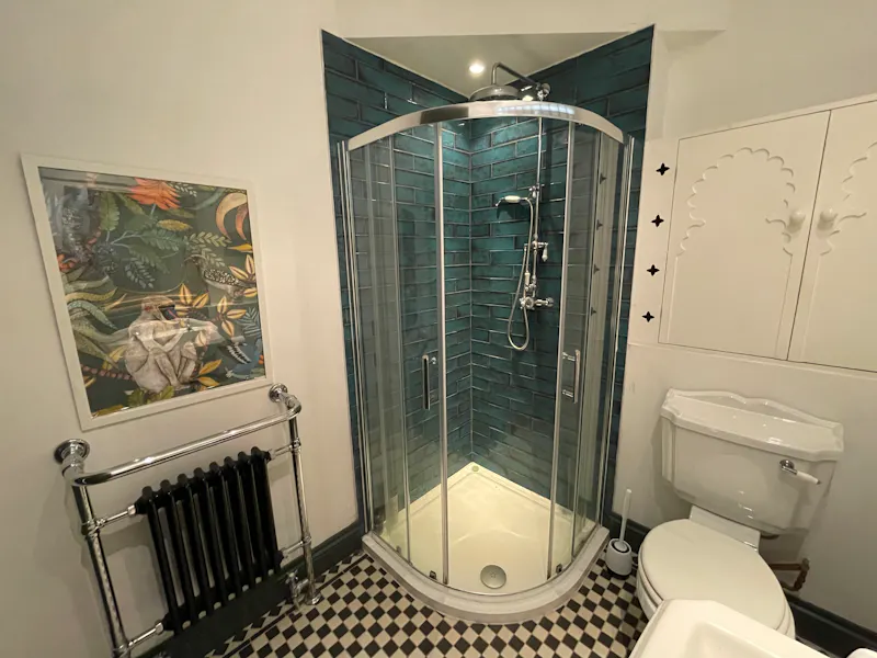 Shower at Open Plan Brighton Apartment , F1218 (photo 14)