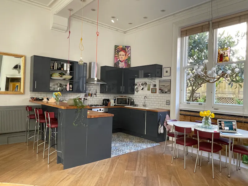 Floor - wooden at Open Plan Brighton Apartment , F1218 (photo 5)
