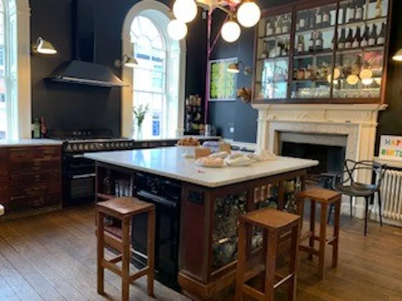 Kitchen at Georgian Shrewsbury house, A1574 (photo 7)