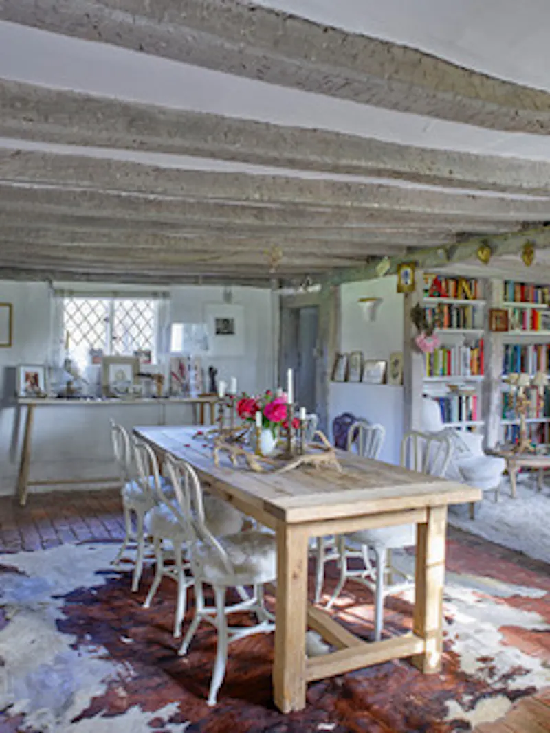 Dining room at Pretty South Downs farmhouse, L403 (photo 7)