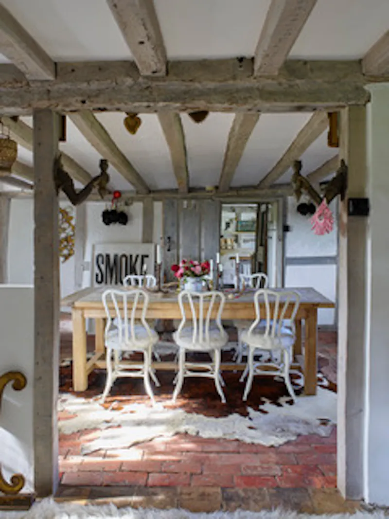 Pretty South Downs farmhouse, L403 (photo 9)
