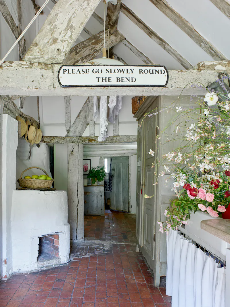 Pretty South Downs farmhouse, L403 (photo 25)