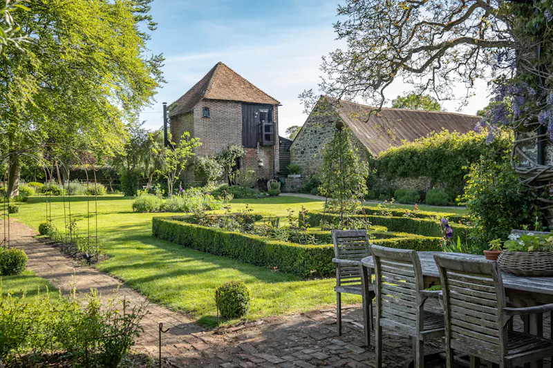 Pretty South Downs farmhouse, L403 (photo 65)