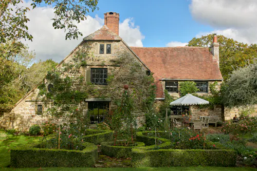 Pretty South Downs farmhouse, L403