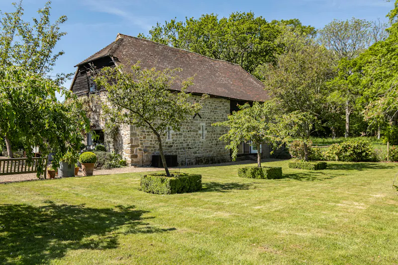 Pretty South Downs farmhouse, L403 (photo 50)