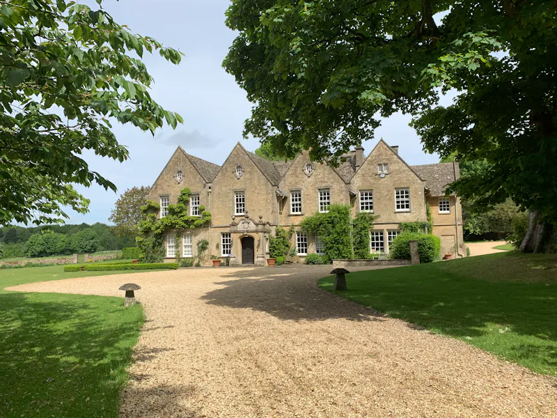 Driveway at Striking Cotswolds manor home , H187 (photo 1)