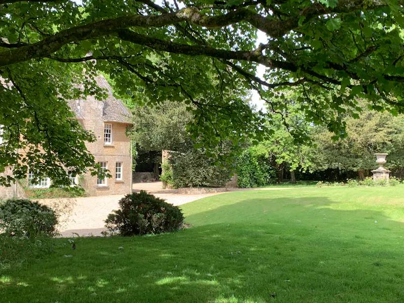 Striking Cotswolds manor home , H187 (photo 4)