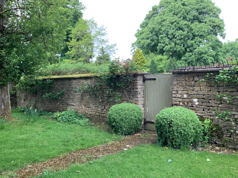 Walled garden at Striking Cotswolds manor home , H187 (photo 5)