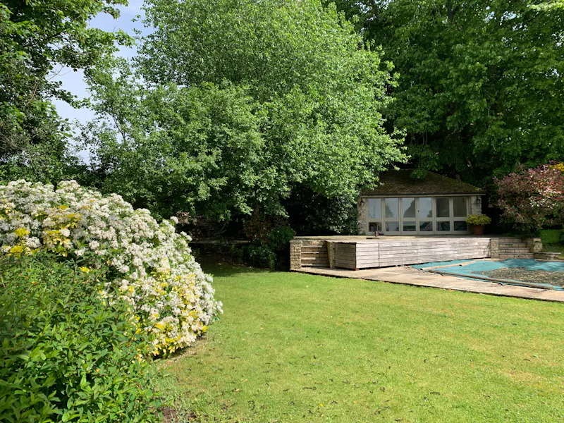 Swimming pool - outdoor at Striking Cotswolds manor home , H187 (photo 8)
