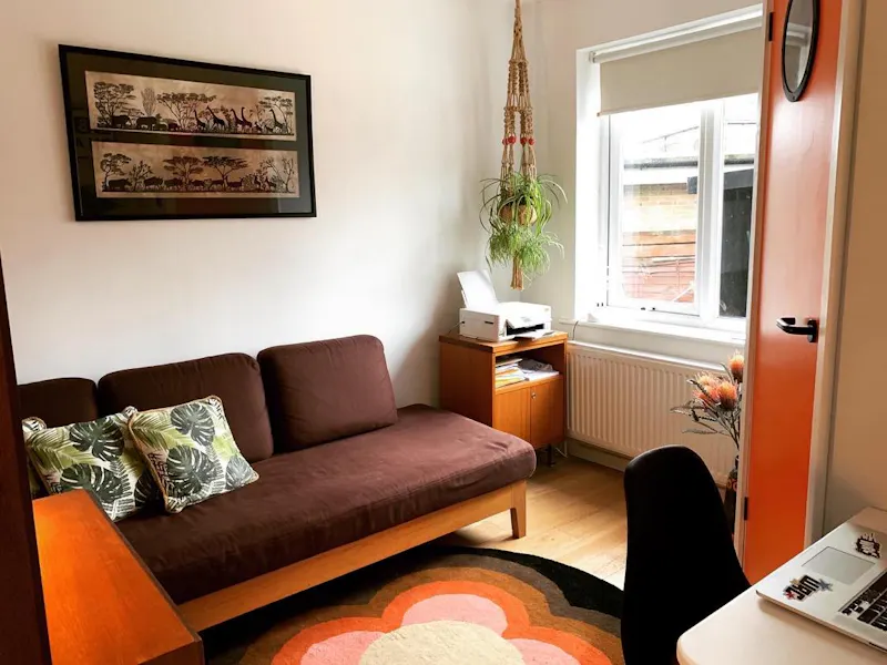 Sitting room at American bungalow Crowthorne, D2505 (photo 16)