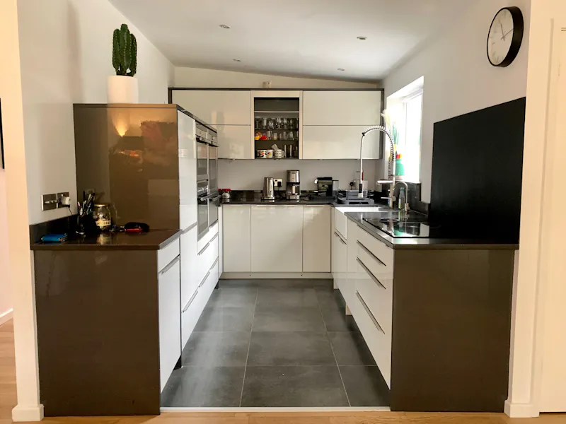 Kitchen at American bungalow Crowthorne, D2505 (photo 9)