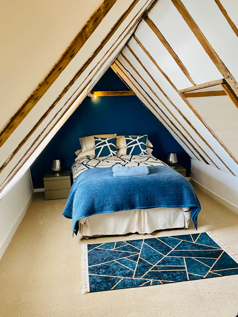 Bedroom at Woodchurch  Farmhouse, L733 (photo 32)
