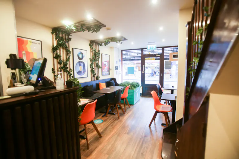 Cozy bar in Peckham, R857 (photo 3)