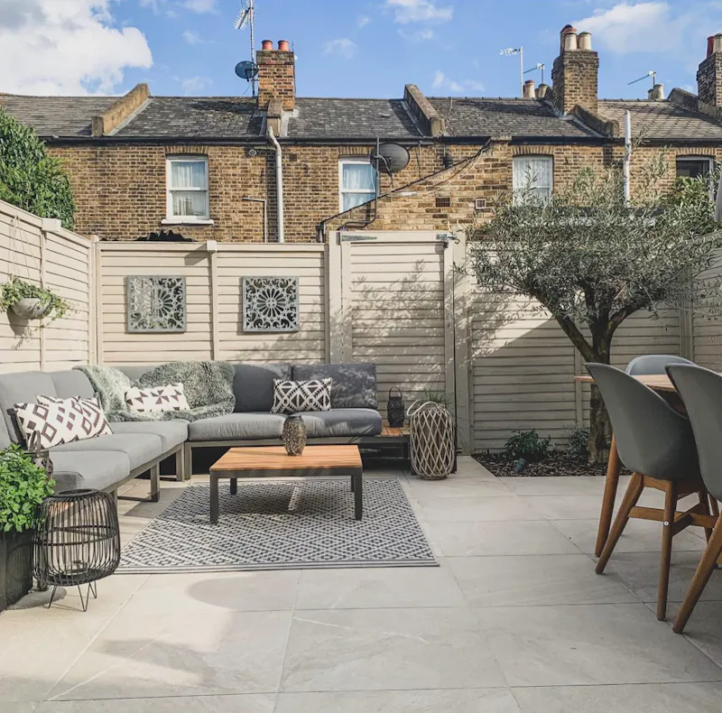 Terrace/Patio at Victorian terrace Brentford, D2630 (photo 20)