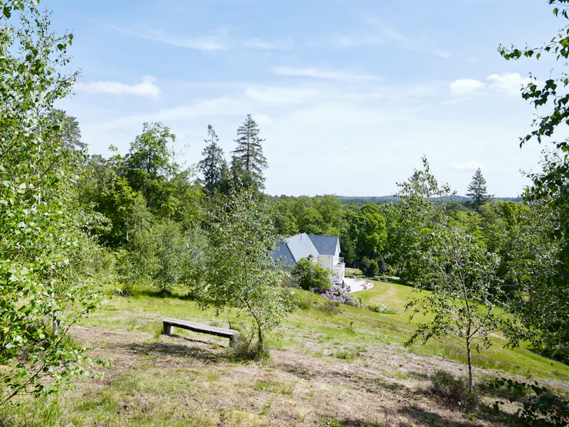 White colonial  house in Churt, D2631 (photo 59)