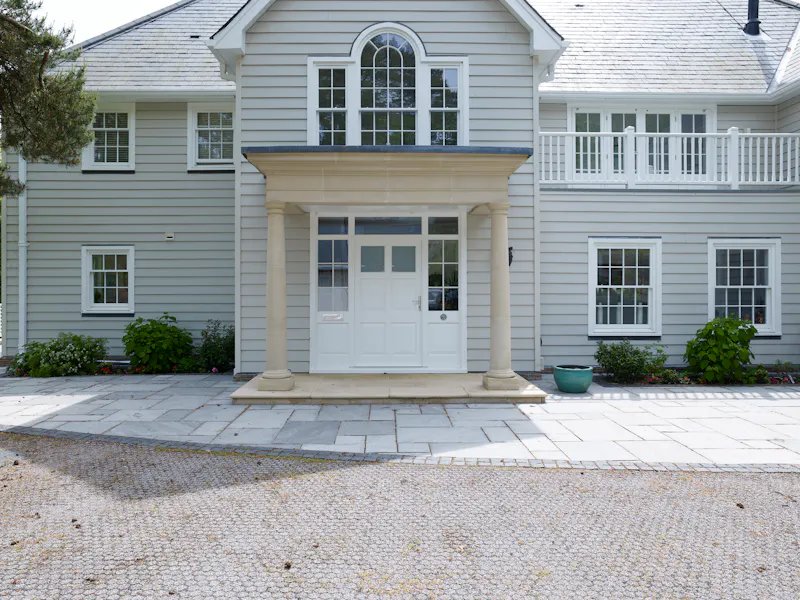 White colonial  house in Churt, D2631 (photo 42)