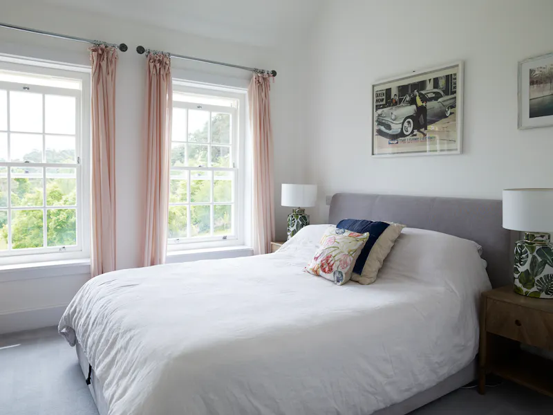 Bedroom at White colonial  house in Churt, D2631 (photo 30)