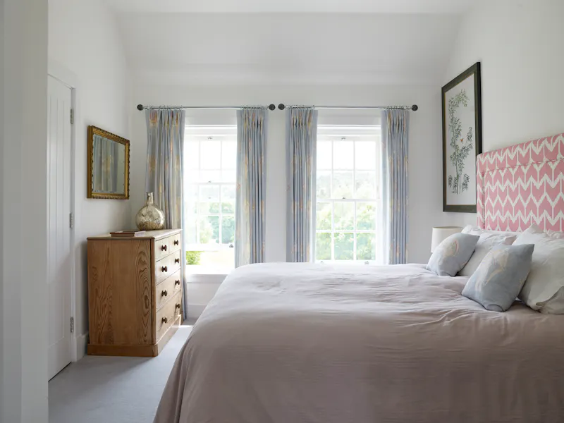 Bedroom at White colonial  house in Churt, D2631 (photo 33)