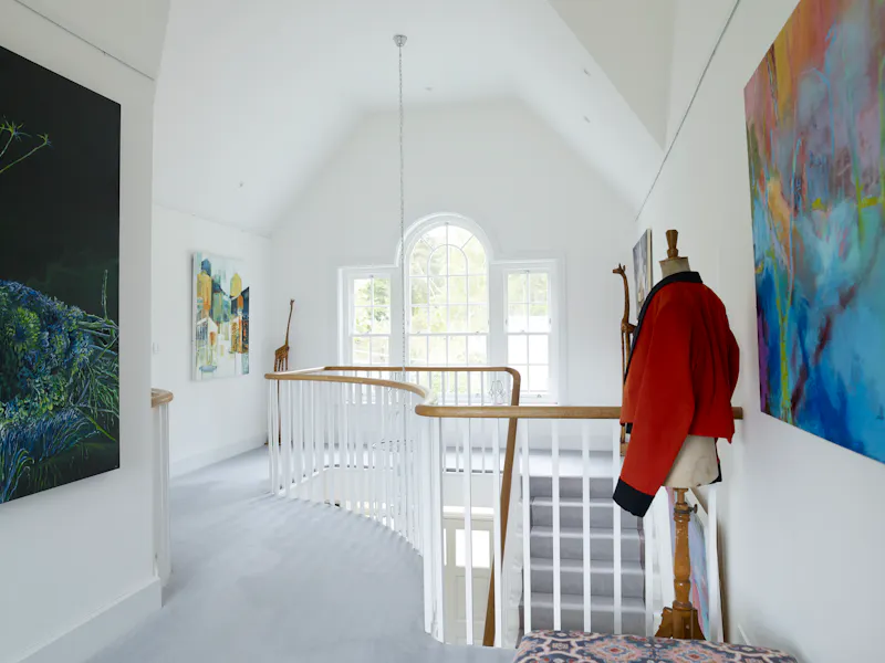 White colonial  house in Churt, D2631 (photo 24)