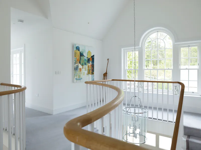 White colonial  house in Churt, D2631 (photo 25)