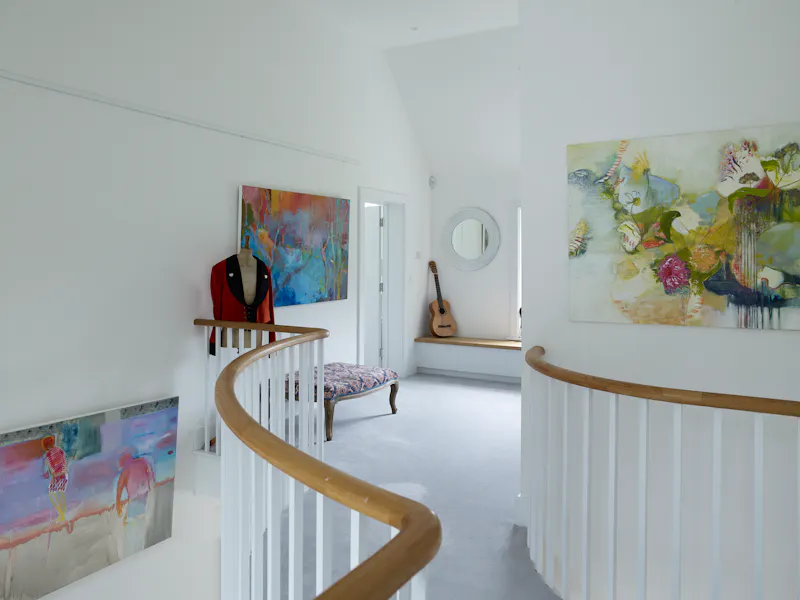 White colonial  house in Churt, D2631 (photo 23)