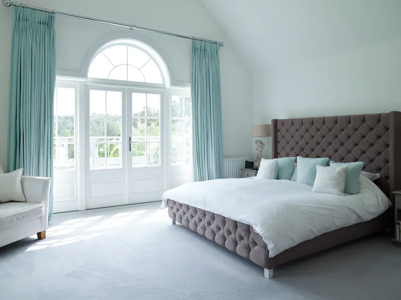 Bedroom at White colonial  house in Churt, D2631 (photo 27)