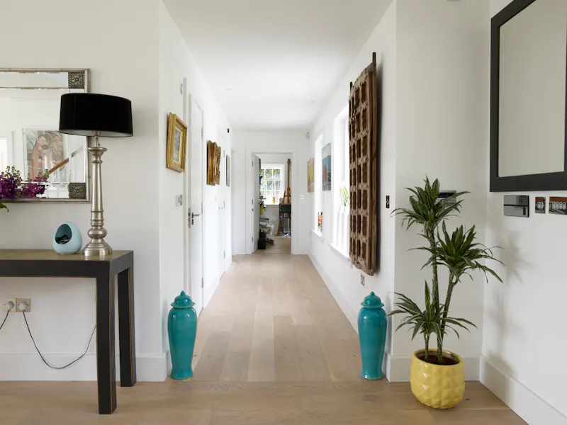 White colonial  house in Churt, D2631 (photo 13)