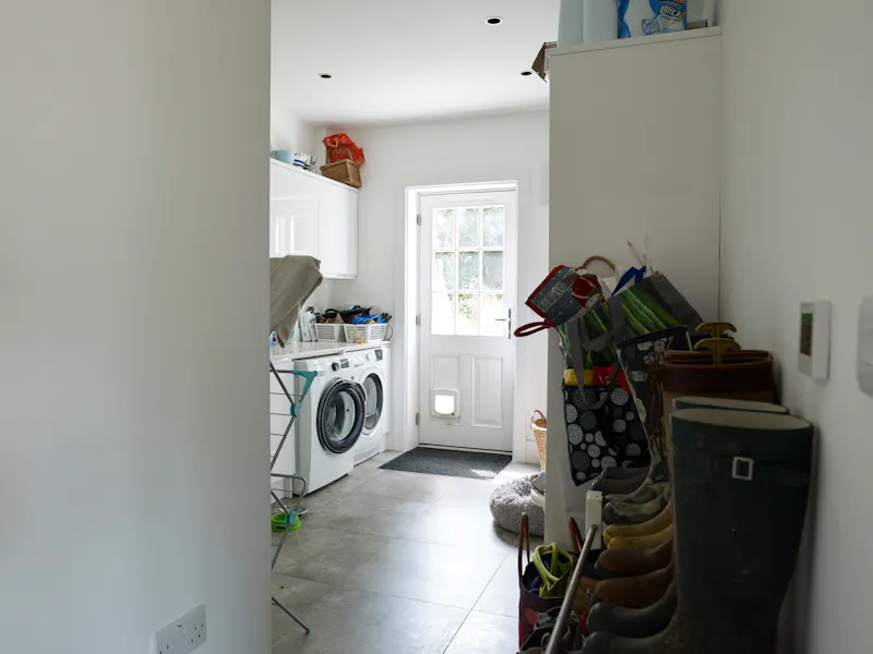 Utility room at White colonial  house in Churt, D2631 (photo 12)