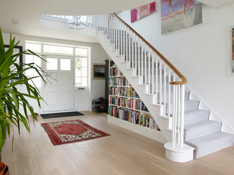 White colonial  house in Churt, D2631 (photo 18)