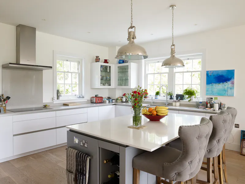 Kitchen at White colonial  house in Churt, D2631 (photo 7)