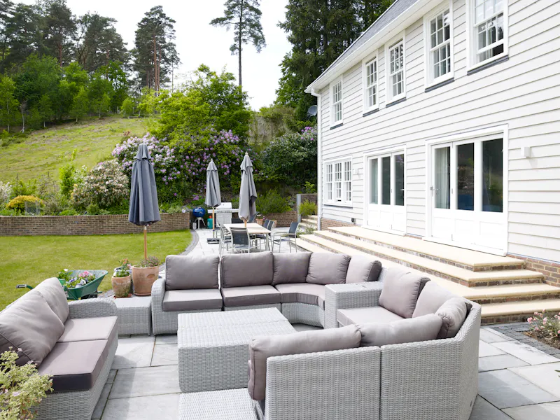 Terrace/Patio at White colonial  house in Churt, D2631 (photo 45)