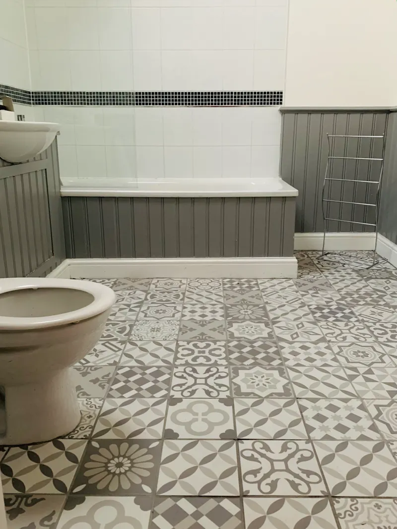 Tiled at Westerham Country House  , L732 (photo 14)