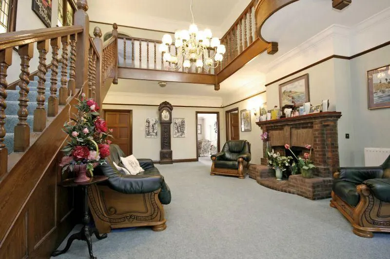 Open plan at Northwood Mansion, E497 (photo 3)