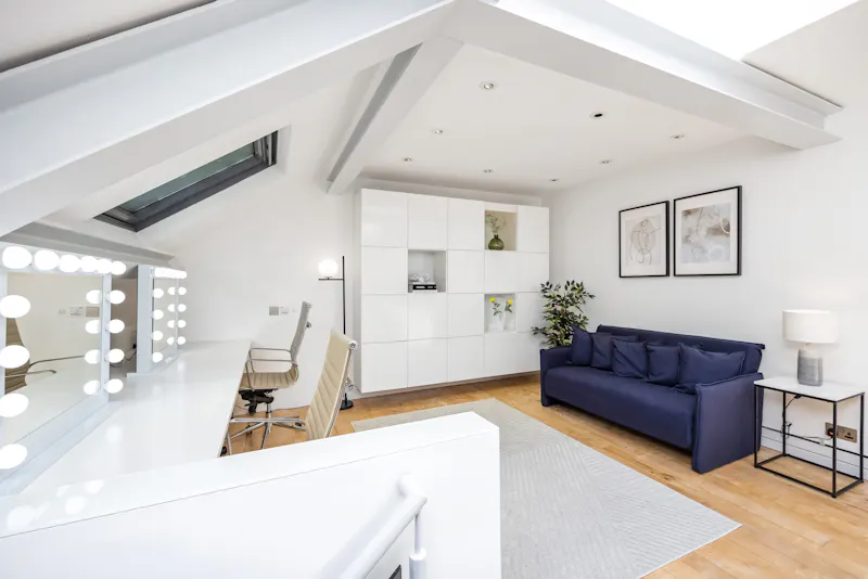 Dressing room at Modern Mews in Kensington, D2634 (photo 6)