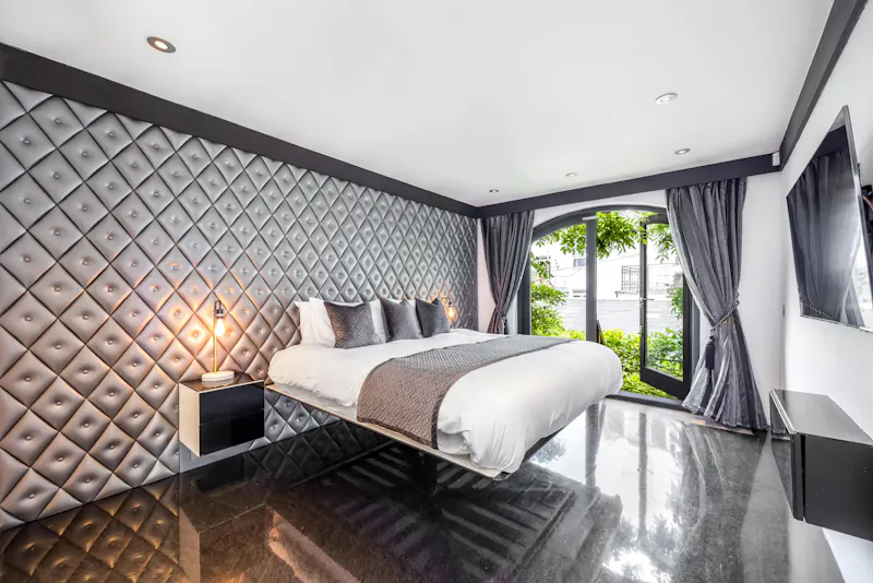 Bedroom - main at Modern Mews in Kensington, D2634 (photo 9)