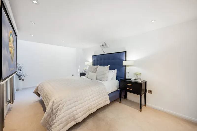 Bedroom at Modern Mews in Kensington, D2634 (photo 11)