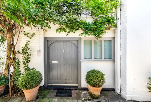 Modern Mews in Kensington, D2634