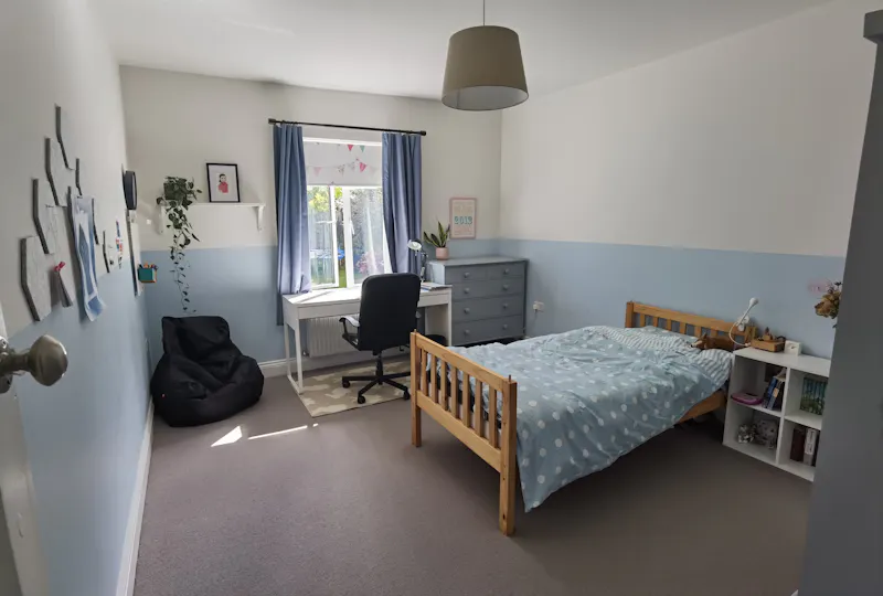 Bedroom at 1930's Semi in Muswell Hill, D2637 (photo 14)