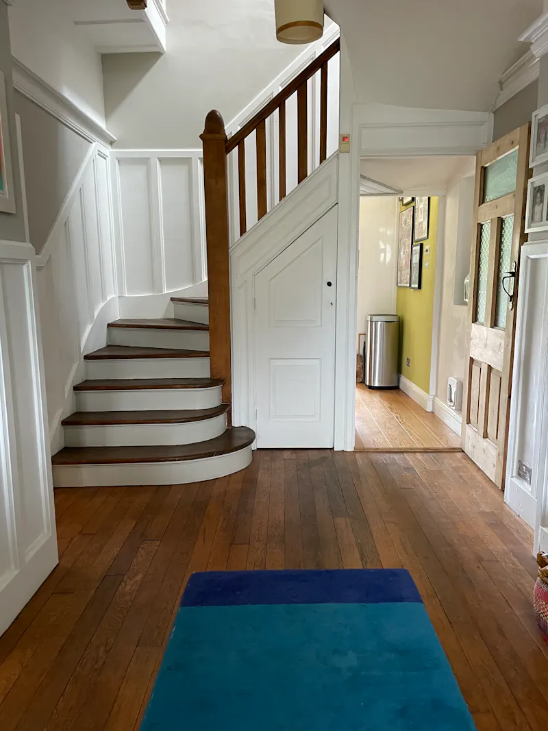 Staircase at Streatham Hill family house, E499 (photo 12)