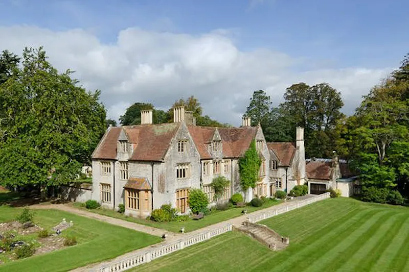 Taunton Manor House, H1019 (photo 1)