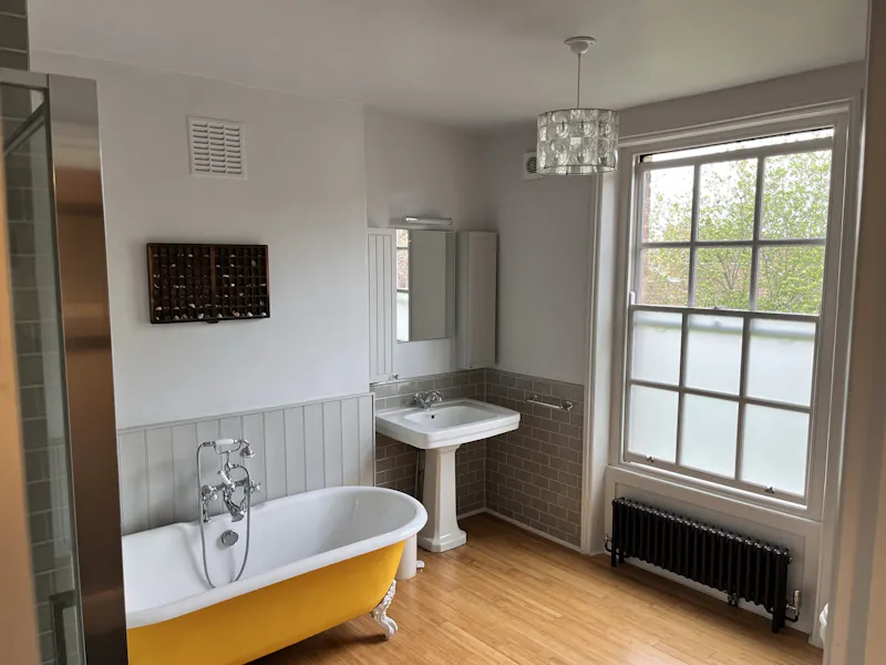 Bath - rolltop at Brixton Victorian house, B1979 (photo 7)