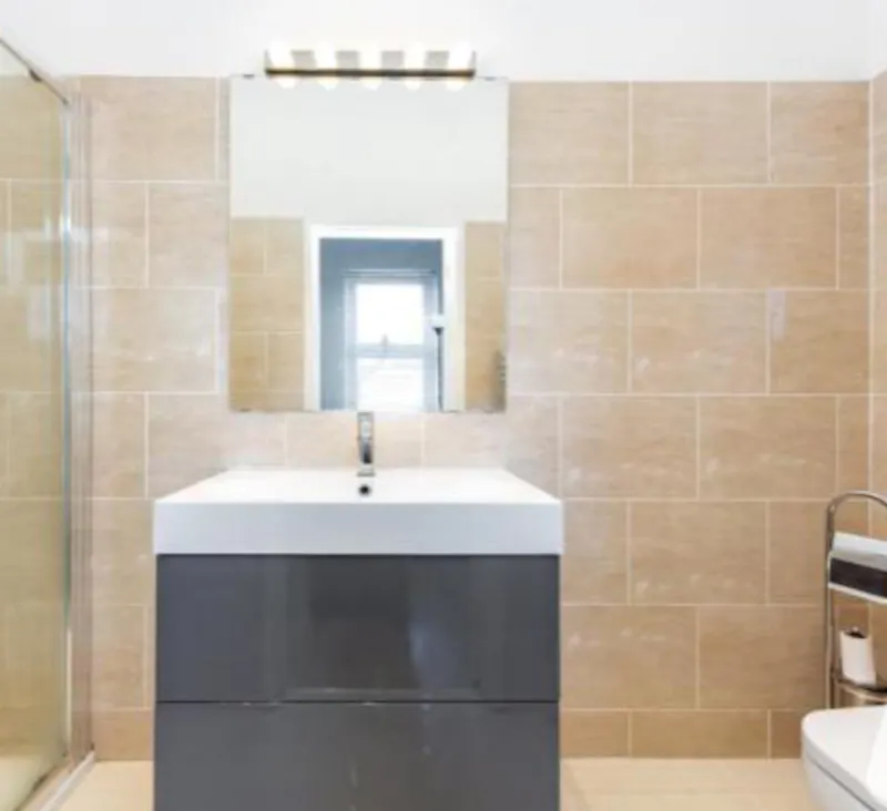 Tiled at Monochrome Seven Kings house, B1976 (photo 13)