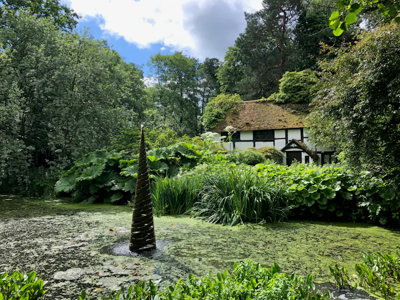 Dorking cottage sculpture garden, C42 (photo 15)