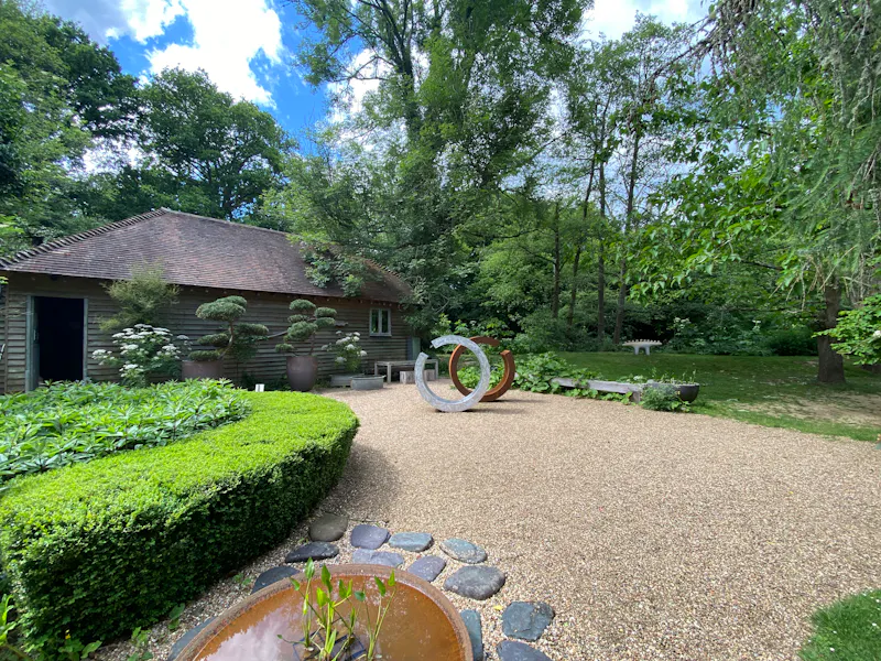 Dorking cottage sculpture garden, C42 (photo 14)