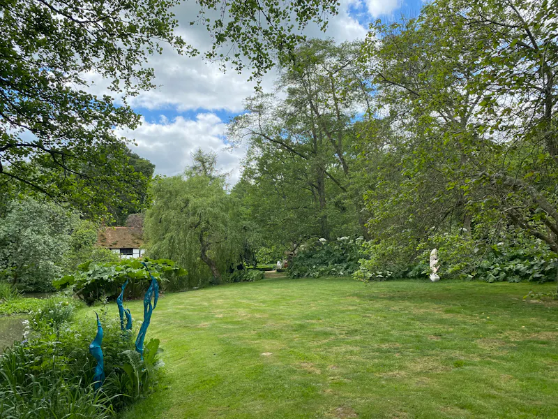 Garden at Dorking cottage sculpture garden, C42 (photo 18)