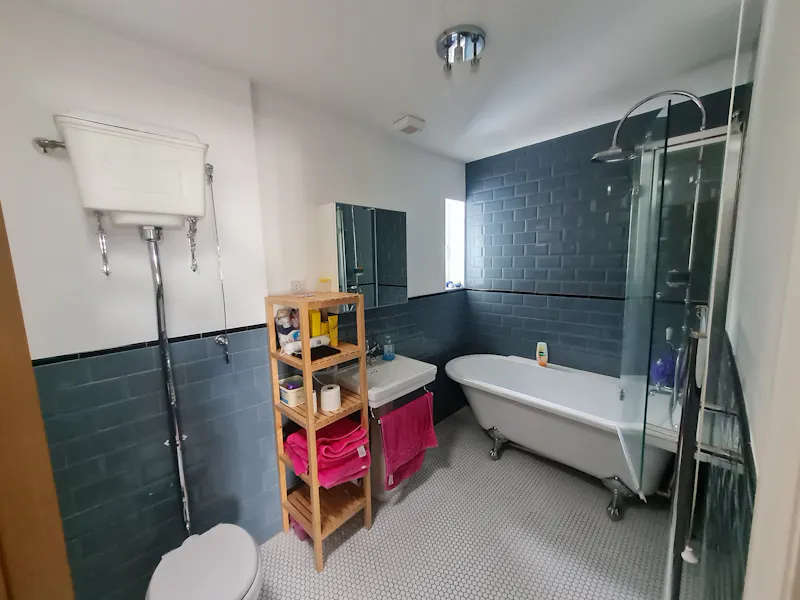 Bathroom at 1930's Semi near Romford, D2640 (photo 15)