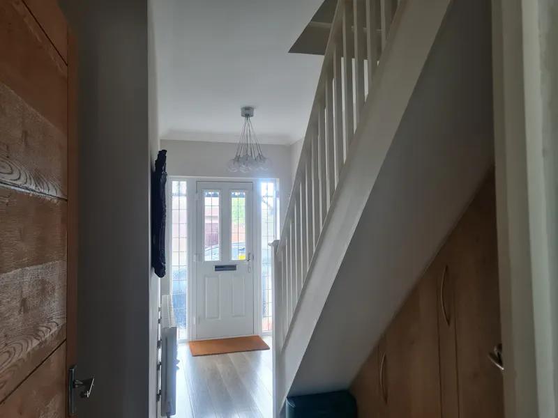 Entrance hall at 1930's Semi near Romford, D2640 (photo 2)